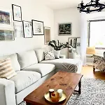 Laura - Center Makarska