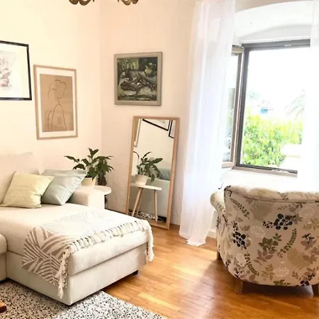 Laura - Center Apartment *