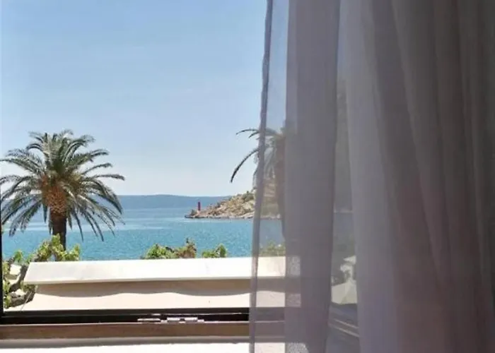 Laura - Center Apartment Makarska