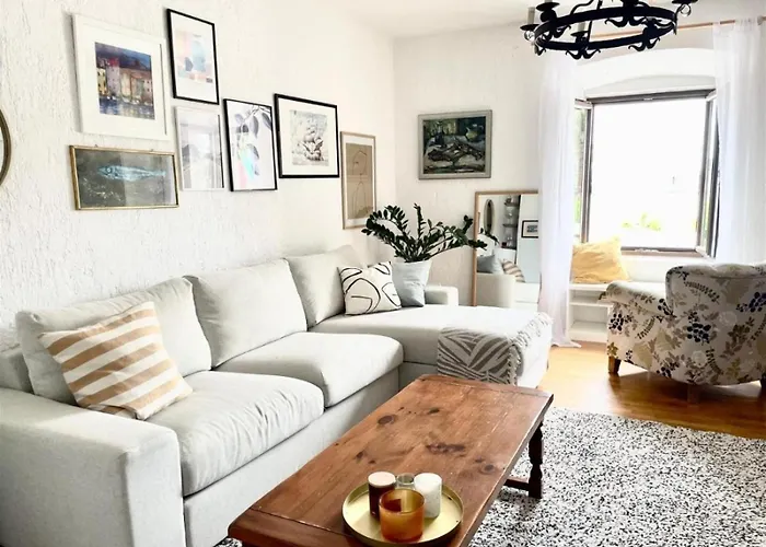 Laura - Center Μακάρσκα